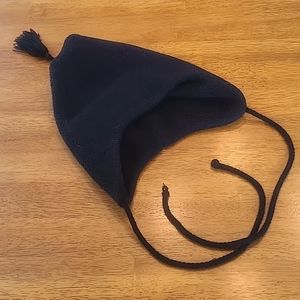 Black winter hat with tassel